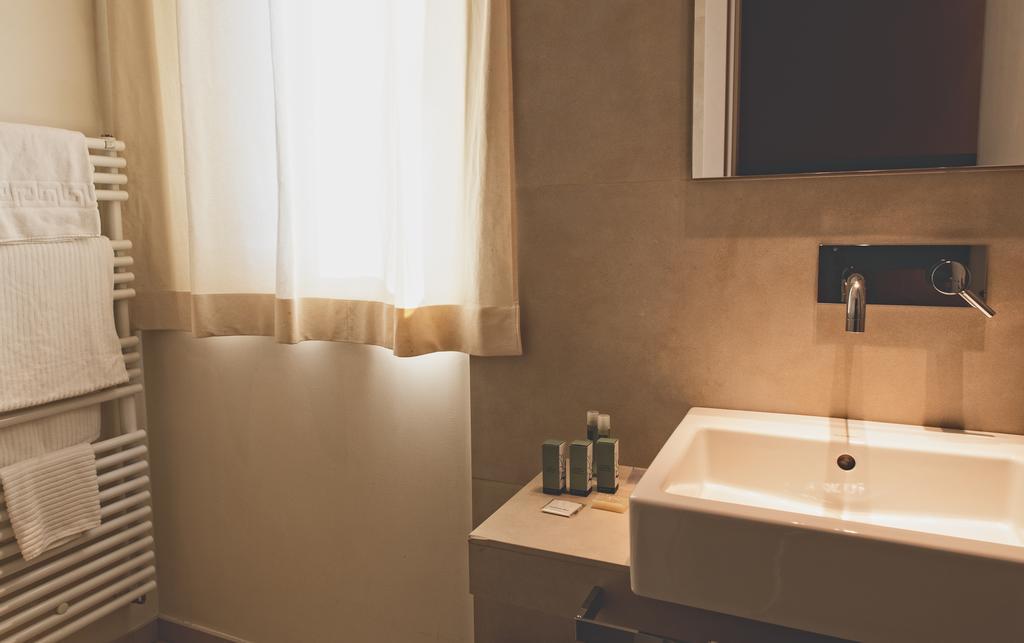 Hotel Country House La Radice Чивитанова Марке Стая снимка