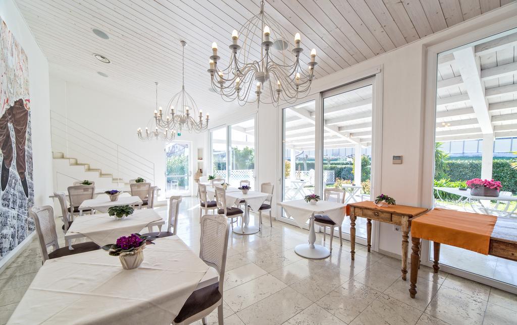 Hotel Country House La Radice Чивитанова Марке Екстериор снимка