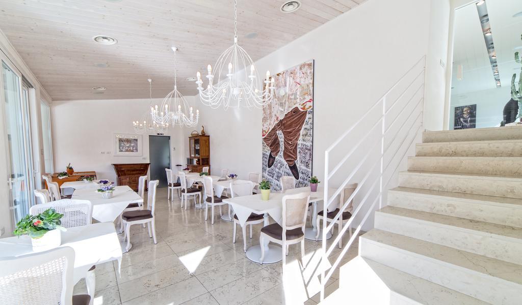 Hotel Country House La Radice Чивитанова Марке Екстериор снимка