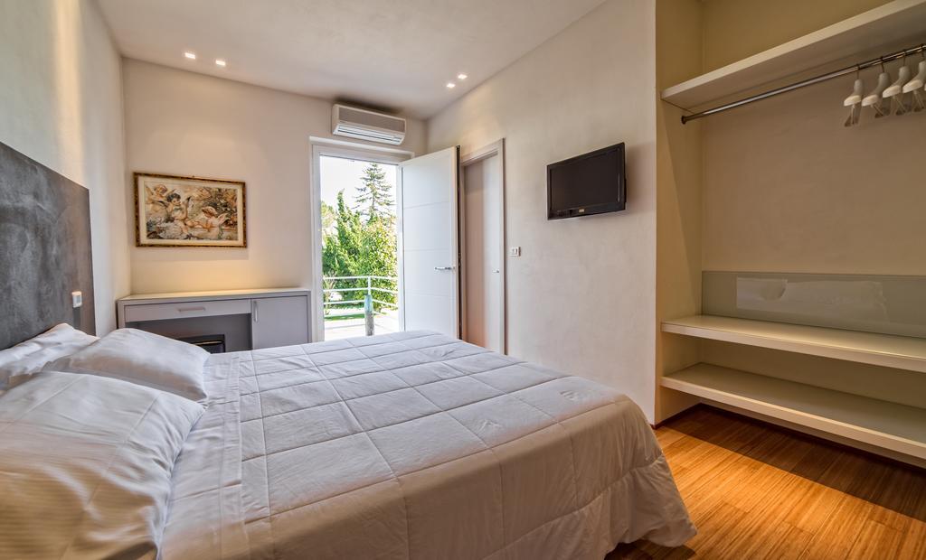 Hotel Country House La Radice Чивитанова Марке Стая снимка