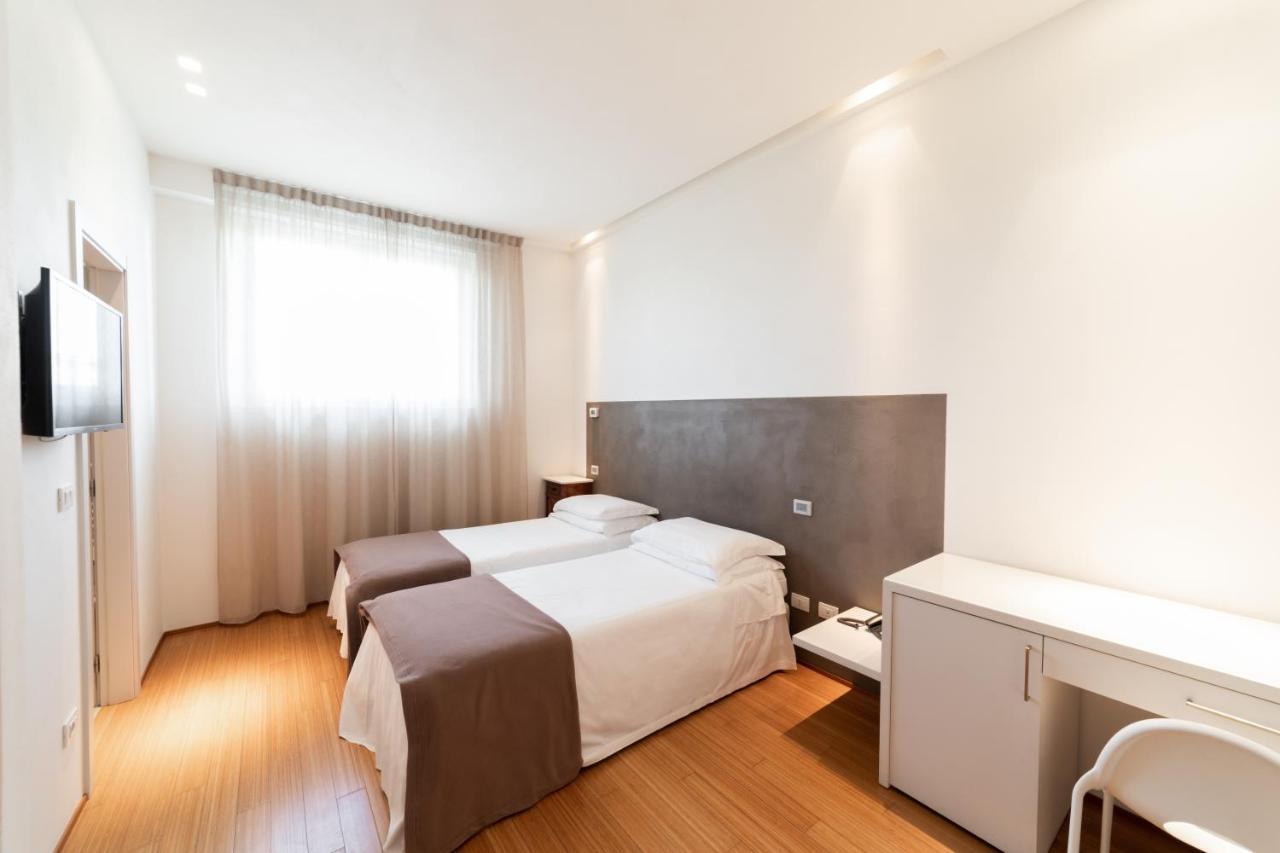Hotel Country House La Radice Чивитанова Марке Екстериор снимка