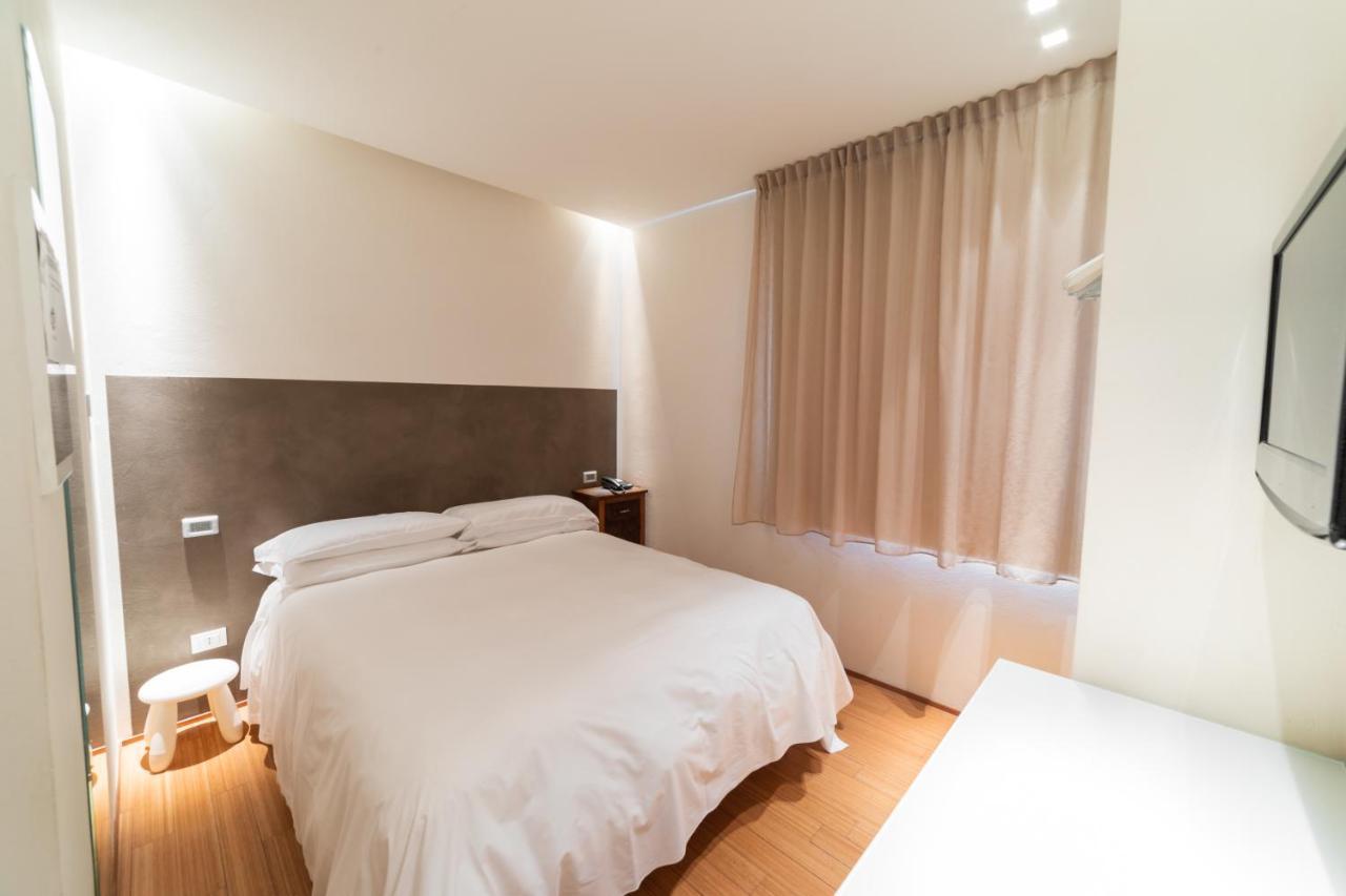 Hotel Country House La Radice Чивитанова Марке Стая снимка