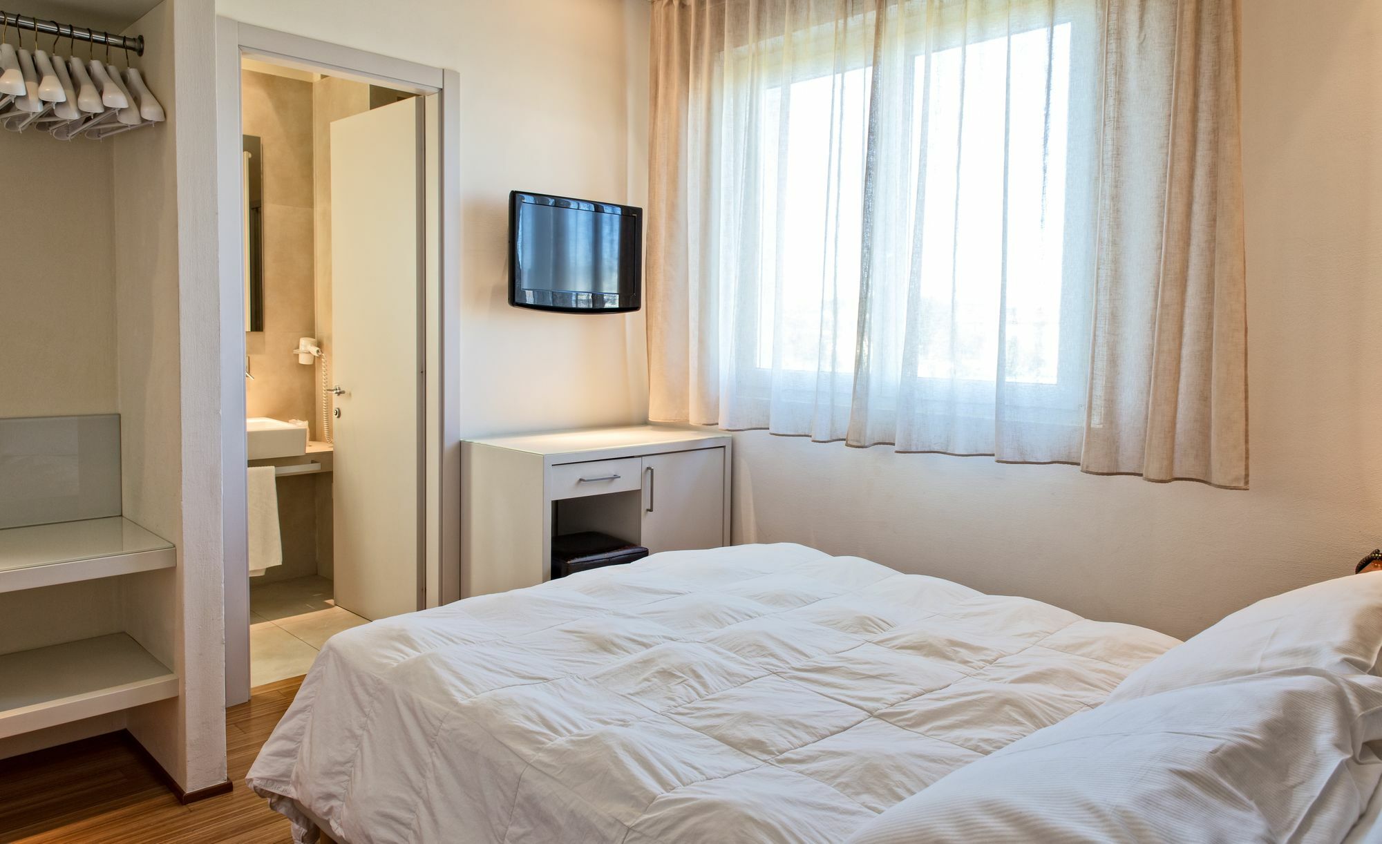 Hotel Country House La Radice Чивитанова Марке Екстериор снимка